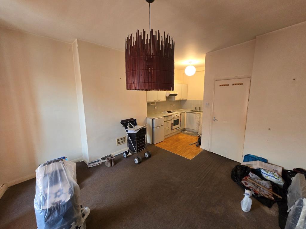 Lot: 83 - FREEHOLD COMMERCIAL AND RESIDENTIAL INVESTMENT - Photo 1 supplied by seller - Living room/kitchen - flat a